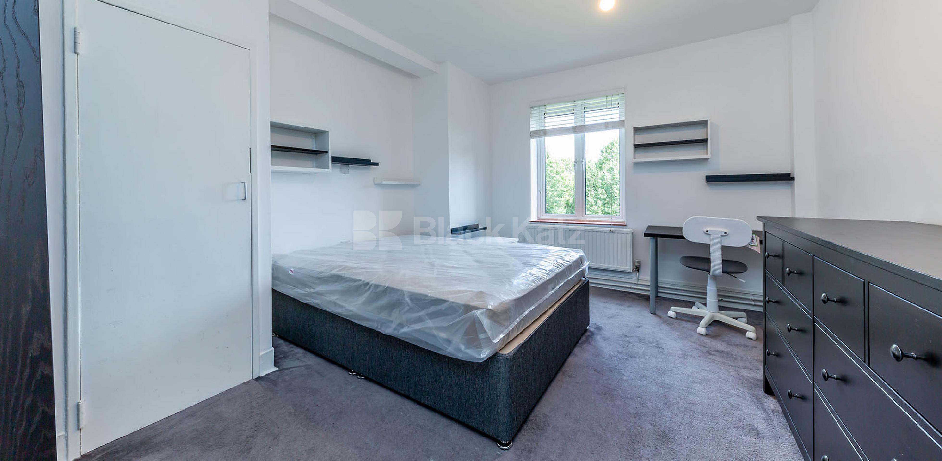 			AMAZING 4 /5 BED IN CAMDEN!, 5 Bedroom, 1 bath, 1 reception Flat			 Crowndale Road, CAMDEN / KINGS CROSS NW1
